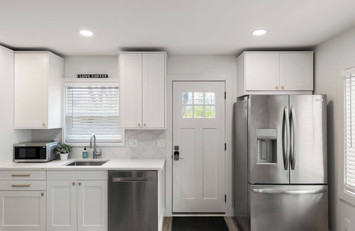 Royal Oak House | Modern Retreat in the Heart of Royal Oak
