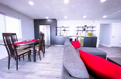 Draper House | Modern Retreat Near South Mtn Paragliding, Skis