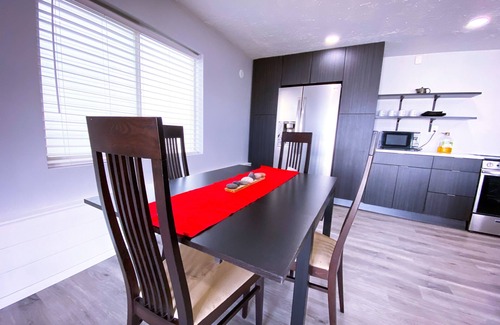 Draper House | Modern Retreat Near South Mtn Paragliding, Skis
