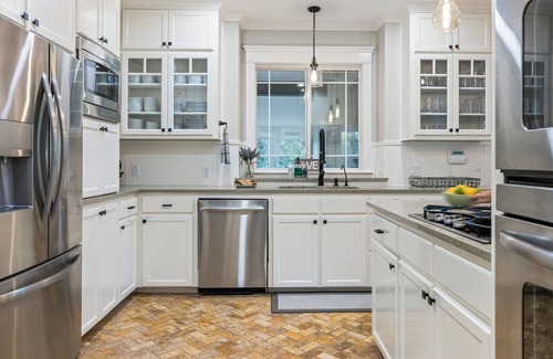 Henly House | Modern Retreat | Private Pool, Hot Tub, Game Room – Fully Updated!
