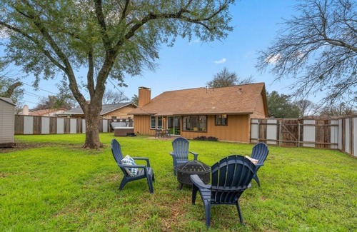 Round Rock House | Modern Retro House w/Hot Tub & Pet Friendly