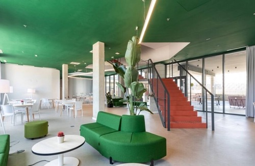 Milagrosa Apartment | Modern Room with High-Speed Wi-Fi in Pamplona