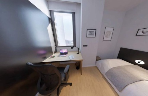 Milagrosa Apartment | Modern Room with High-Speed Wi-Fi in Pamplona