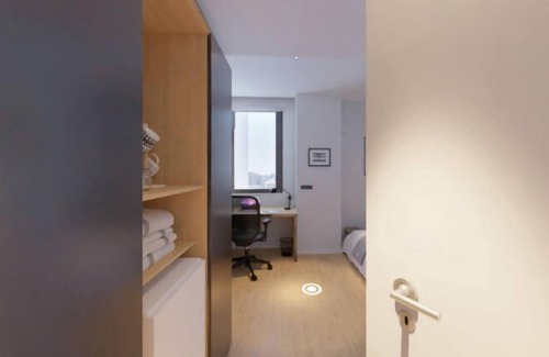 Milagrosa Apartment | Modern Room with High-Speed Wi-Fi in Pamplona