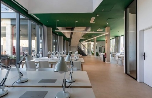 Milagrosa Apartment | Modern Room with High-Speed Wi-Fi in Pamplona