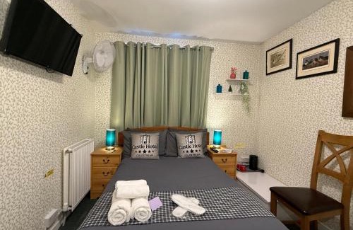 Coldstream Bed & Breakfast | Modern Rooms with SELF Check-In The Castle, Coldstream