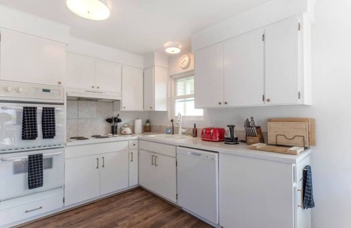 Oak Harbor House | Modern Rustic 2B2B with Ocean&Mountain Views &BBQ