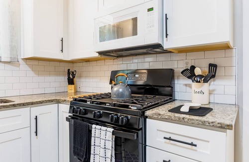 Mount Clemens Apartment | Modern, Rustic[3BR/1.5BA]Townhome in Mt. Clemens