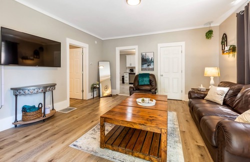 Mount Clemens Apartment | Modern, Rustic[3BR/1.5BA]Townhome in Mt. Clemens