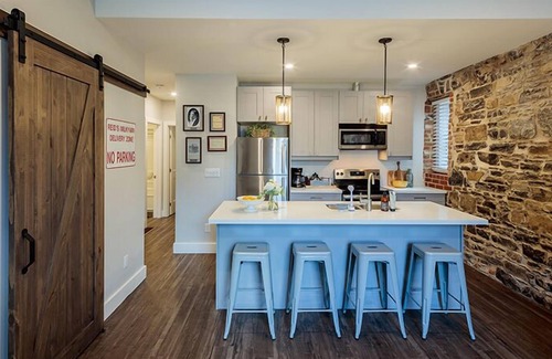 Inner Harbour Apartment | Modern Rustic Flat in the heart of Kingston