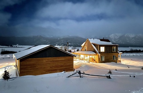 West Yellowstone Cabin | MODERN RUSTIC CABIN WITH WATER ACCESS AND BOAT DOCK [SLEEPS 17]