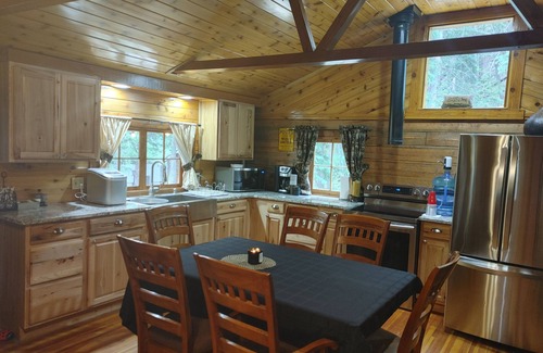 Bailey Cabin | Modern Rustin Cabin with stream running through it!