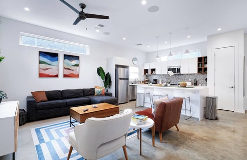 Eastside Promise Neighborhood House | Modern SA Home Nr DT + River Walk + Alamo | WiFi