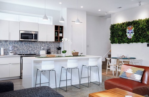 Eastside Promise Neighborhood House | Modern SA Home Nr DT + River Walk + Alamo | WiFi
