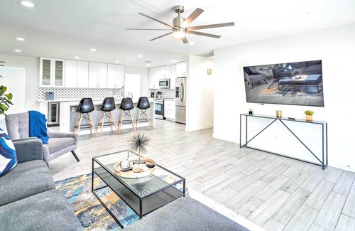 Cox Heights House | Modern Scottsdale Oasis w/ Pool & Game Room!