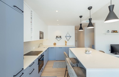 Igalo Condo | Modern Sea Escape 2br