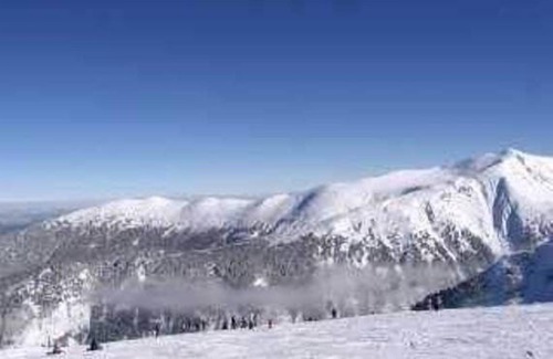 Kvartal Noviya Grad Apartment | Modern ski apartment on 1st floor, shared indoor swimming pool