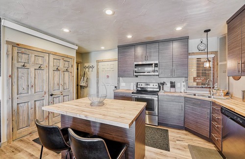 Silvercreek Condo | Modern Ski-In/Ski-Out Granby Ranch Condo 2 Bed, 2 Bath Valley Views & Amenities