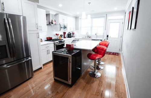Canton House | Modern Smart Home w/Gourmet Kitchen, Peloton & King Suite with Rooftop Deck