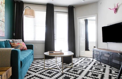 West Congress Apartment | Modern SoCo CozySuites w/ 2 Pools! #04