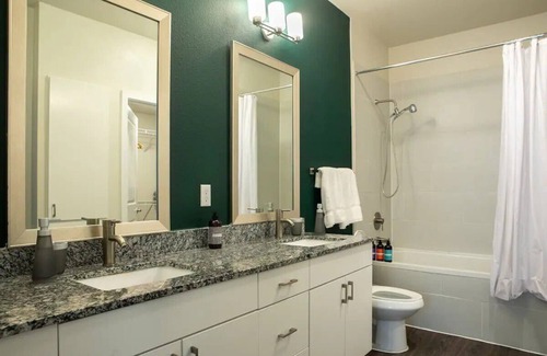 West Congress Apartment | Modern SoCo CozySuites w/ 2 Pools! #04
