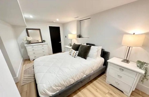 Grimsby House | Modern, Spacious 2 Bedroom Suite