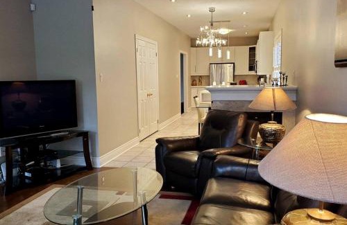 West Oak Trails House | Modern & Spacious 2 Bedrooms+2 Bathrooms Bungalow in Oakville