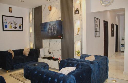 Ibadan House | Modern & Spacious 3 Bedroom House Eleyele Ibadan with 24 hours Power & Wi-Fi