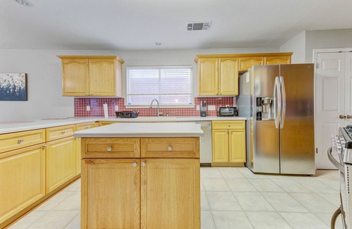 Deer Creek Ranch House | Modern Spacious 6BD/3.5BA Home w/Pool Table & BBQ