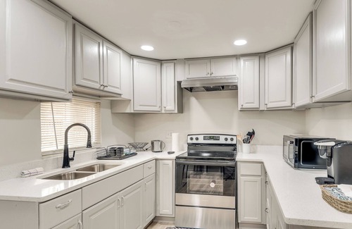 Atlanta House | Modern Spacious 7-bedroom Oasis Near ATL's Main Attractions, Dining & Shopping