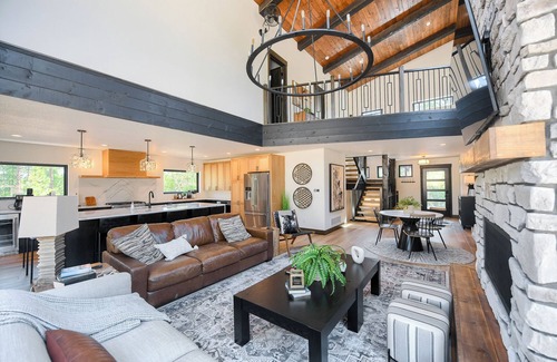 Deadwood Cabin | Modern Spacious Cabin in Powder House w/Hot Tub, Clubhouse Access to Pools!