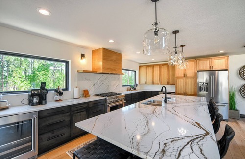 Deadwood Cabin | Modern Spacious Cabin in Powder House w/Hot Tub, Clubhouse Access to Pools!