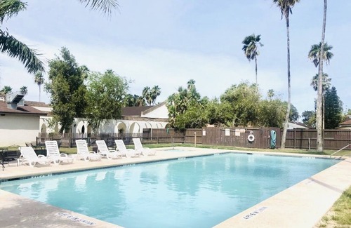 Brownsville Condo | Modern Spacious Condo- Centrally Located!