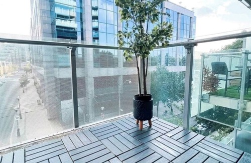 Niagara Apartment | Modern, spacious condo for the busy professional right in the heart of the city!