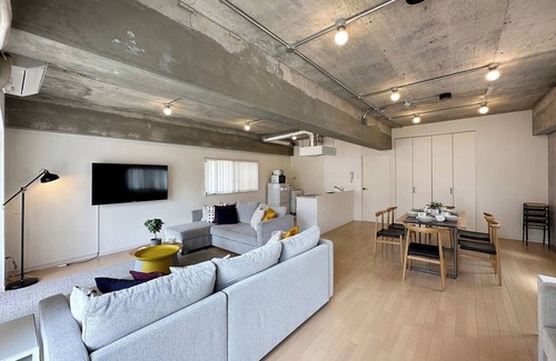 Hiroshima City Centre Apartment | Modern Spacious Apartment Beside Peace Park 10 ppl