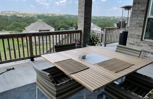 Highpointe House | Modern Spacious Living