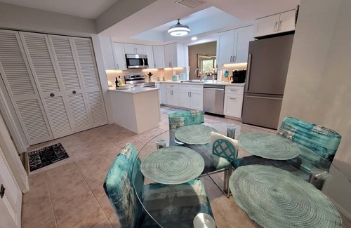 Sarasota Villa | Modern, Spacious Villa close to the Beach!FreeWiFi