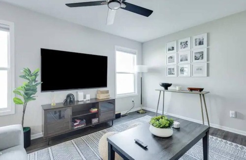 Fort Wayne House | Modern, Spacious Whole Unit Traveler's Home!