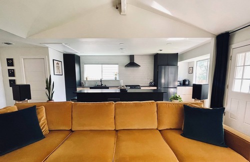 Franklin Park House | Modern stay in a centrally-located home 10 minutes to Downtown and East Austin