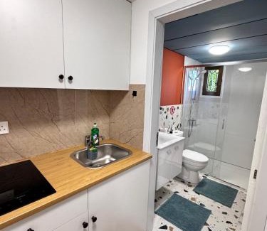 Limassol Apartment | Modern Studio 4 private Kitchenette and Bathroom