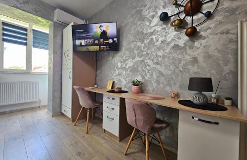 Onesti Apartment | Modern Studio 4