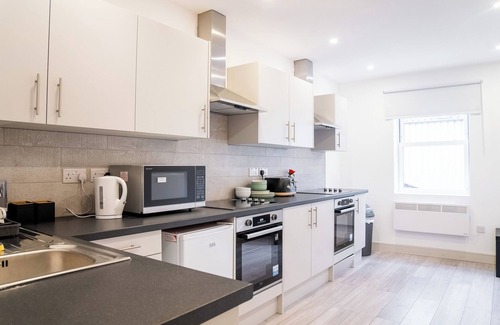 Sutton Central Apartment | Modern Studio Apartment in Sutton, London