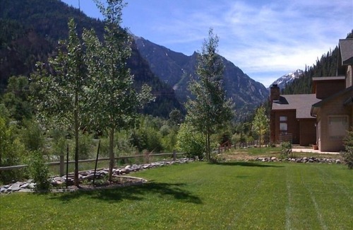 Ouray Apartment | Modern Studio Apartment on the River