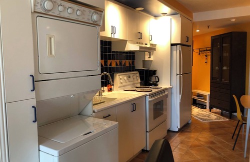 Shaughnessy Village Condo | Modern studio condo in heart of downtown Montréal