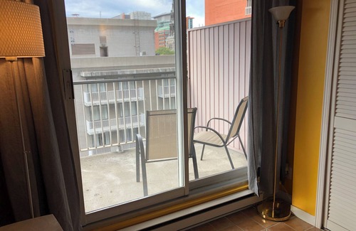 Shaughnessy Village Condo | Modern studio condo in heart of downtown Montréal