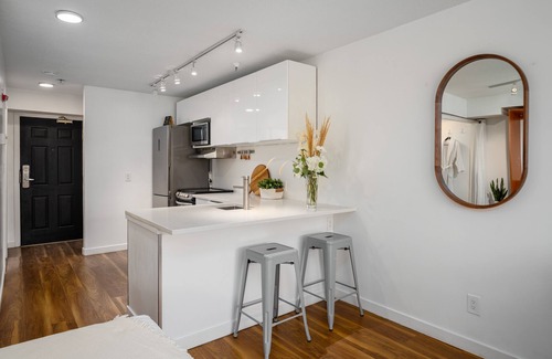 Village North Apartment | Modern Studio, Great Location, Free Parking & Hot Tub