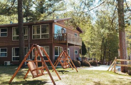 Mayfield House | Modern Studio in Beach Resort near TC