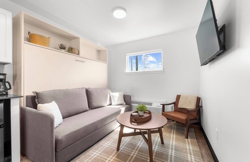 Cedar Falls Apartment | Modern Studio in Cedar Falls