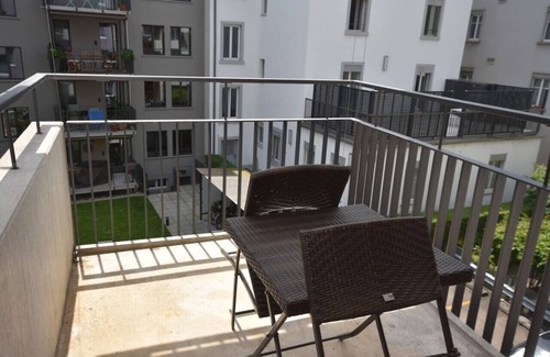 Seefeld Apartment | Modern studio in the city center (Flower 22)