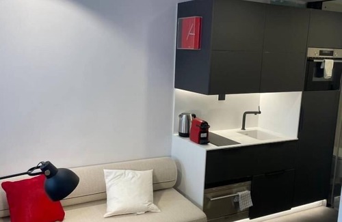 Cuatro Caminos Apartment | Modern Studio Loft with City Views, Rooftop Pool & Smart TV